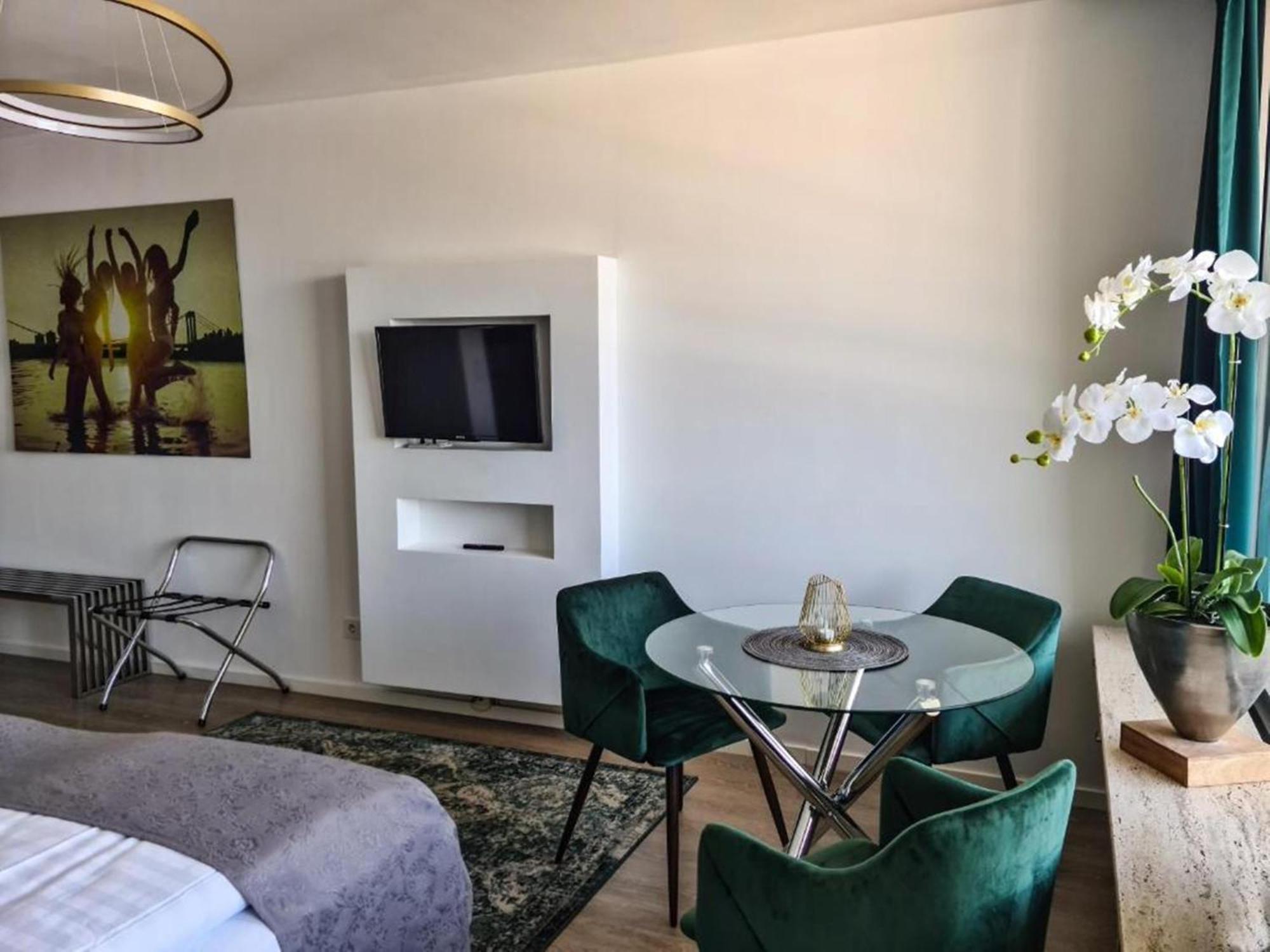 Rheinblick Apartments Koln Bagian luar foto