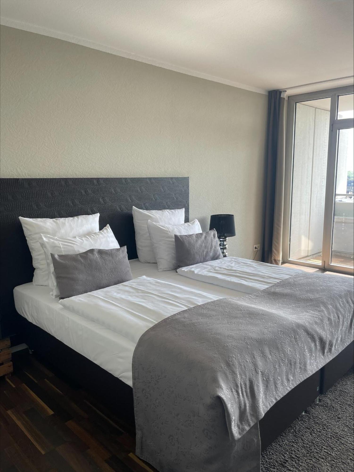 Rheinblick Apartments Koln Bagian luar foto